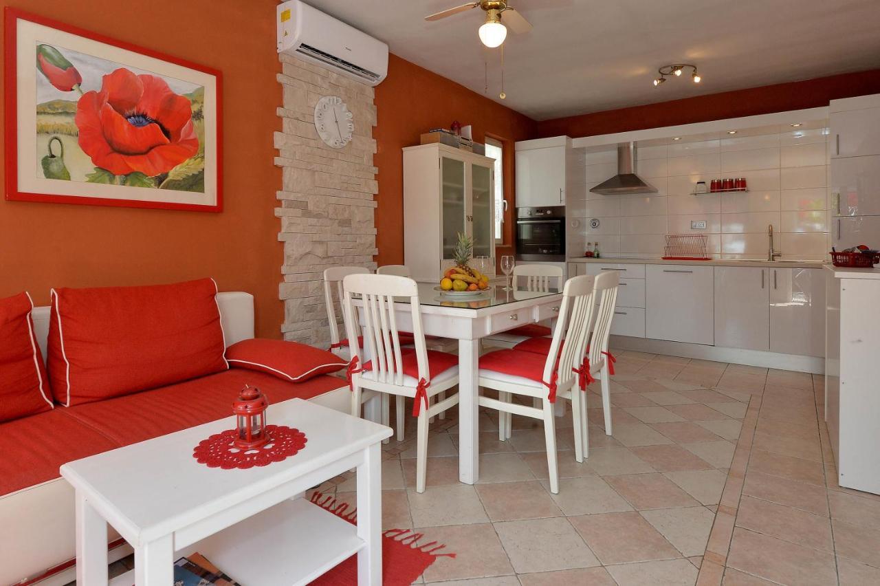 Mt Villa